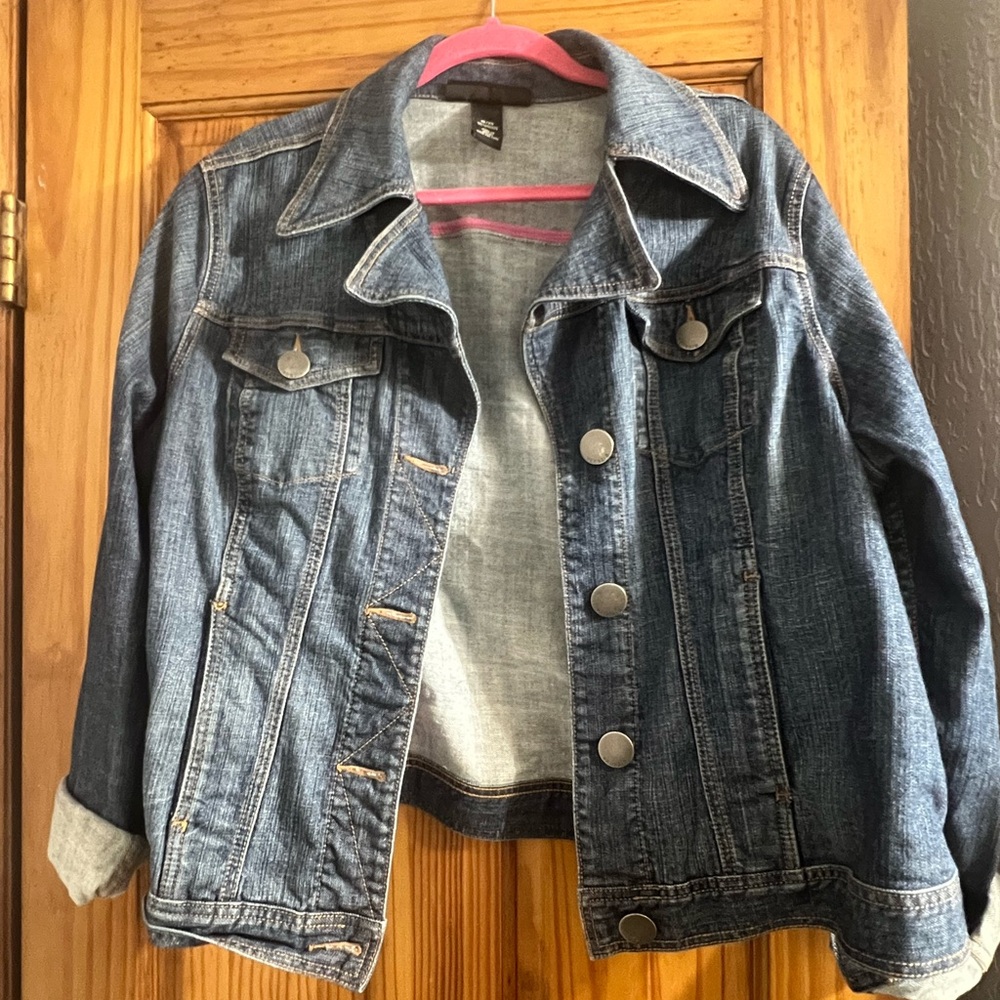 Venezia jean jacket size 18/20. Great condition. Smoke free and pet free home.